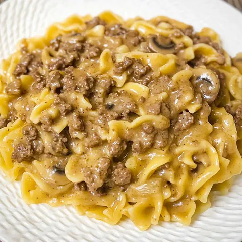 A plate of pasta with meat sauce.