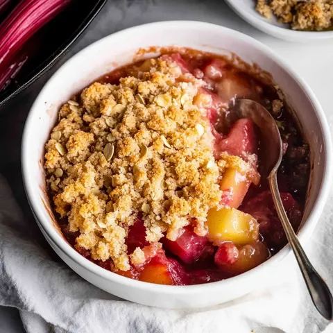 Easy Rhubarb Crisp