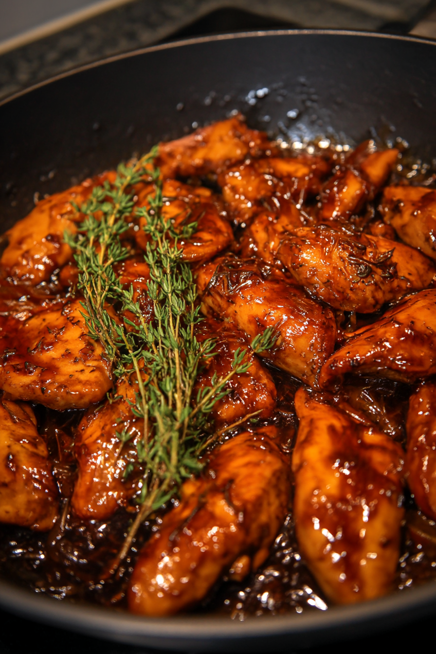 Chicken with herbs and sauce.